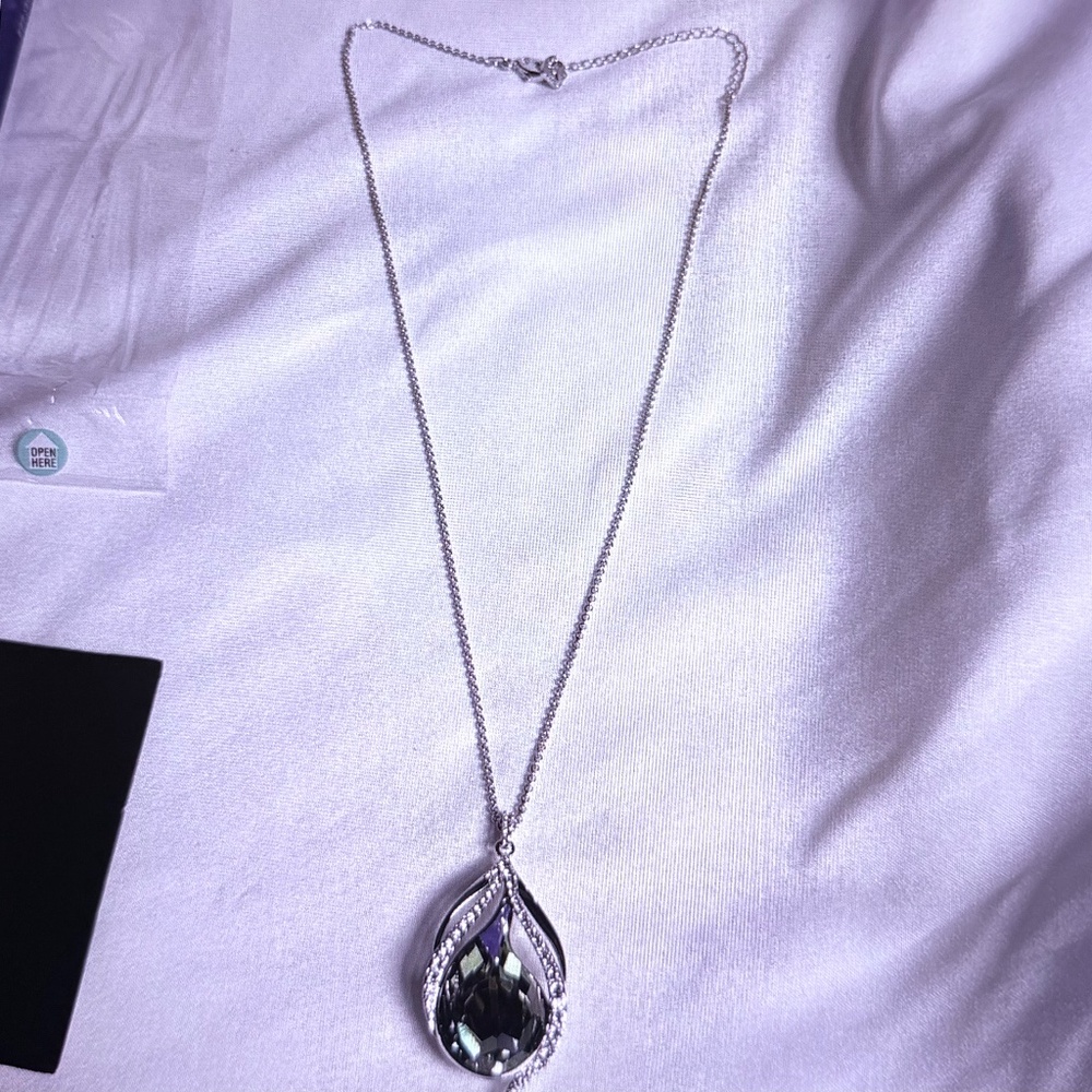 NWT Swarovski Crystal Limited Member Only Peacock Feather Pendant Necklace